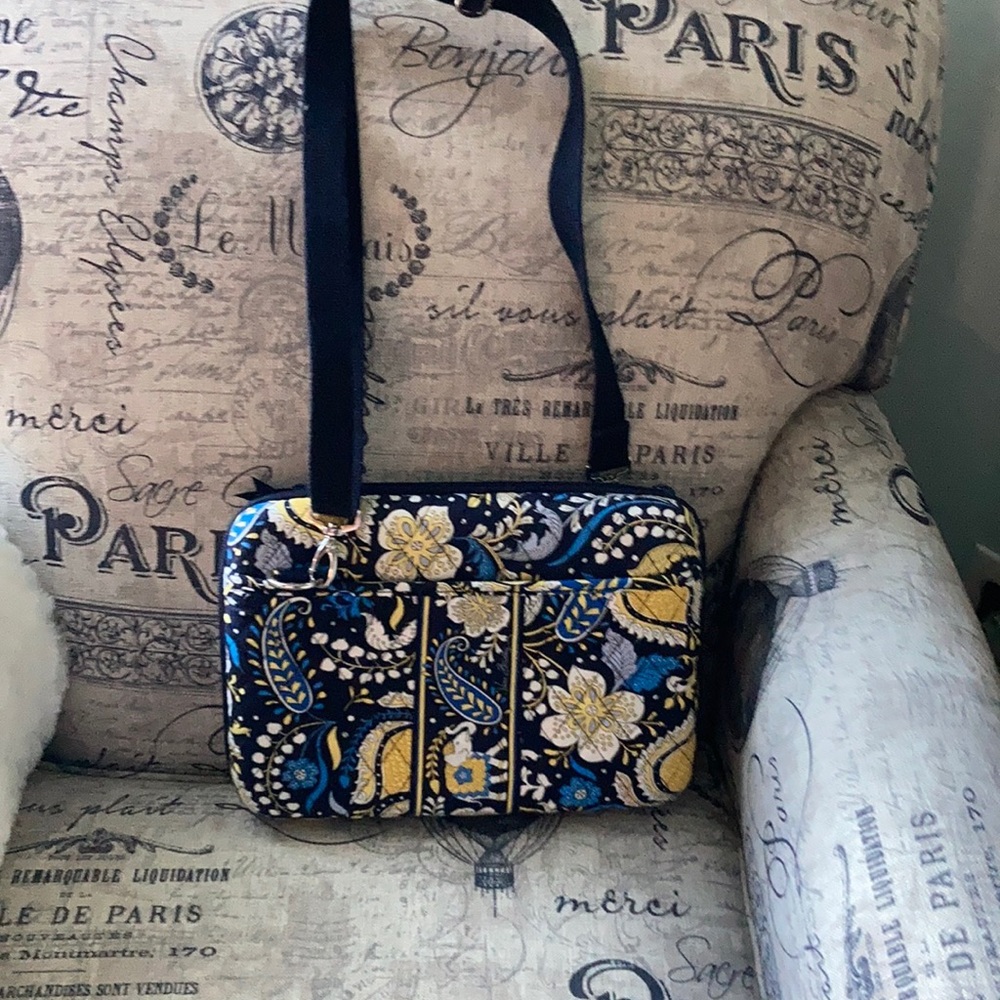 CLEARANCE!!!! I pad Vera Bradley new quilted bag